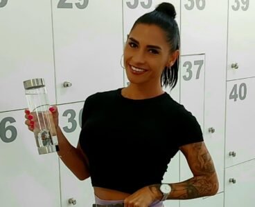 SlimCrystal Review 2026 — The Crystal Water Bottle Everyone Is Talking About